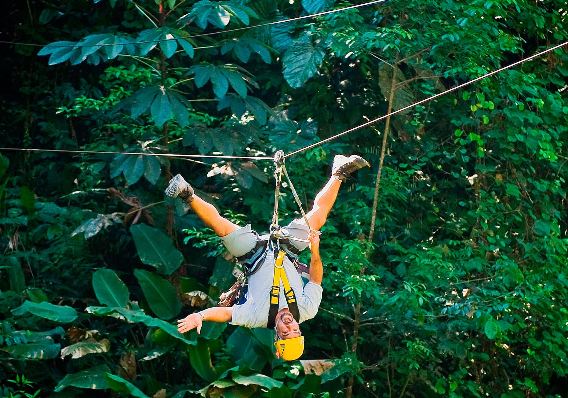 FEA_PhotoReporters_Zip-lining-through-forest_Costa-Rica