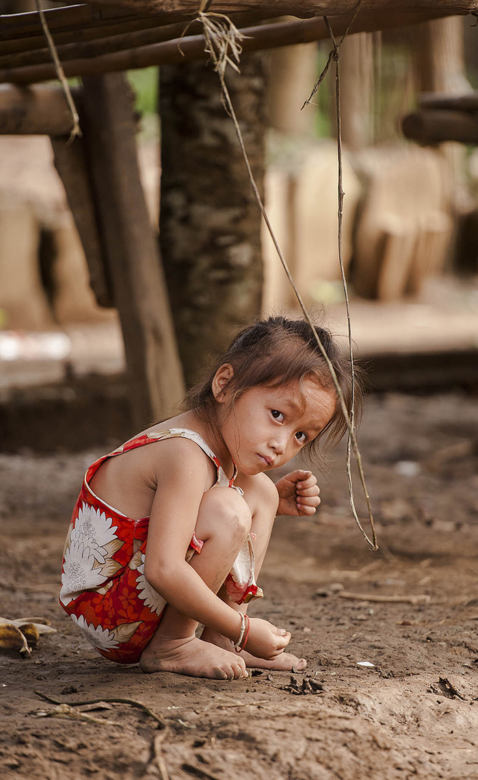 TRA_PhotoReporters_Girl-plays-in-her-village_Luang-Prabang_Laos